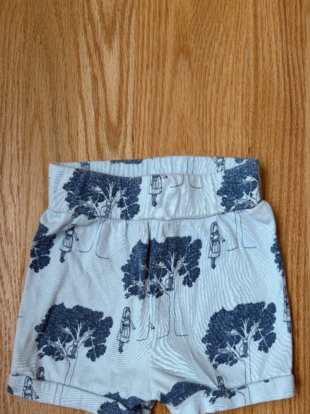 EUC Kate Quinn toile pattern shorts 18-24M